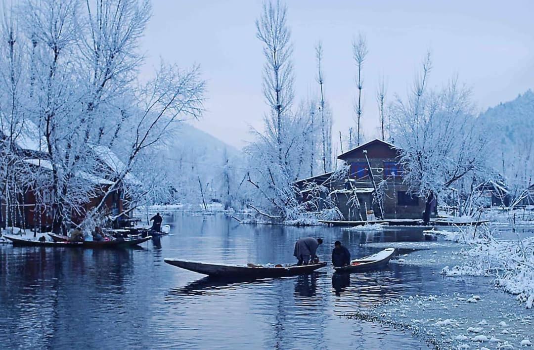 Floating Young Gulshan Houseboat Srīnagar エクステリア 写真